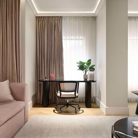 Vogue Hotel Montreal Downtown, Curio Collection By Hilton Bagian luar foto